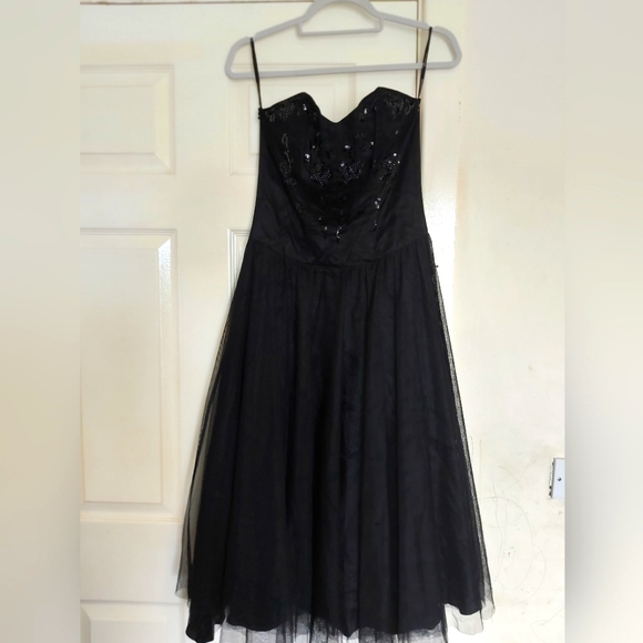 Warehouse Dresses & Skirts - Strapless evening dress